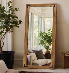 Miroir sur pied moderne minimaliste arqué pleine longueur, sur un chevalet en bois, disponible à prix de gros. - Product Image 4