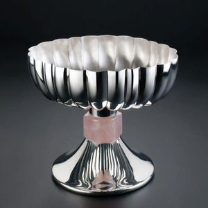 Bol en métal cannelé argenté élégant avec finition polie miroir, tige en émail blanc pour sublimer votre décoration de table de luxe - Product Image 3