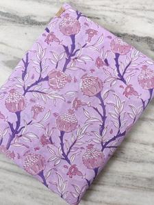 Tissu Voile Imprimé à la Main Motif Lavande Botanique – Écologique, Décoration Maison, Matière pour Robes Indiennes Florales Filles et Garçons – Vente en Gros - Product Image 1