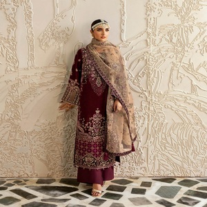 Costumes pakistanais et indiens pour femmes vente entière costumes de velours fête porte des costumes de velours 3 pièces par Ramsha Volume Velvet-6 - Product Image 2