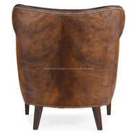 Fauteuil en cuir de luxe avec structure robuste, assise confortable et rembourrée, design élégant, parfait pour le salon ou la salle de séjour.