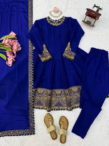 ชุดเดรส Anarkali สีน้ำเงินพร้อมผ้าคลุมไหล่ ปักลายดอกไม้ ชุดอินเดีย-ปากีสถาน สำหรับงานแต่งงานและงานเลี้ยงสำหรับผู้หญิง - Product Image 5