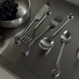 ชุดช้อนส้อมสเตนเลสสตีลขัดเงาแบบโปรตุเกส รุ่นล่าสุด คุณภาพสูง สำหรับร้านอาหารและโรงแรม - Product Image 1