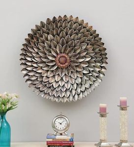 Arte Floral Metálico para Pared, Pieza Decorativa Circular Colgante, Estilo Moderno Rústico, Artesanía Metálica Hecha a Mano - Product Image 1