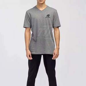 Camisetas con cuello en V para hombre con logotipo personalizado, camisetas con cuello en V para hombre hechas a medida, camisetas con cuello en V para hombre de talla personalizada a precio de mayoreo - Product Image 5