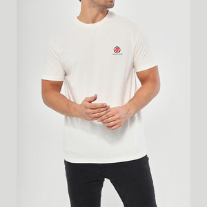 เสื้อยืดคอกลมแขนสั้นผู้ชายสไตล์มินิมอล ผ้าฝ้าย 100% สวมใส่สบาย ปักโลโก้ตามสั่ง ผลิตโดย Impact Flex Apparel - Product Image 6