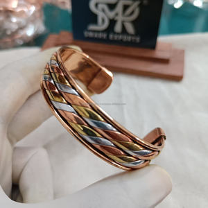Brazalete de cobre pulido hecho a mano, brazalete de Kada para hombres y mujeres con diseño trenzado, joyería de estilo magnético curativo moderno - Product Image 6