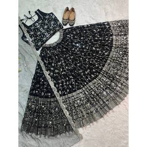 Vêtements de soirée pour femmes de créateur Ensemble Lehenga-Choli de style fantaisie - Product Image 2