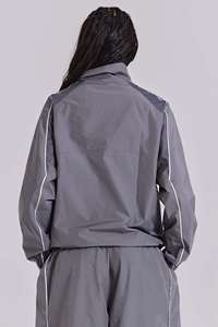 Survêtement coupe-vent unisexe multifonctionnel en nylon imperméable personnalisable avec veste à bandes réfléchissantes et pantalon large – Vente en gros - Product Image 4