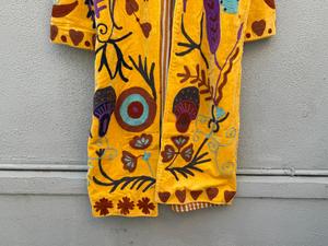 Veste matelassée en velours jaune Suzani, kimono brodé floral, ouverture sur le devant, vêtement d'extérieur pour femme, cadeau pour elle - Product Image 5