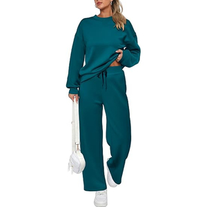 Conjunto Deportivo de 2 Piezas para Mujer, Sudadera de Cuello Alto Informal con Logotipo Personalizado Bordado y Pantalones Cortos de Felpa - Product Image 4