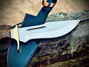 Cuchillo Bowie Hecho a Mano de Acero D2 con Mango de Madera y Funda de Cuero, Cuchillo de Caza y Supervivencia, Cuchillo para Exteriores, Cuchillo Personalizado - Product Image 3