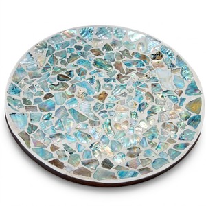 Assiette de présentation ronde artisanale en mosaïque de nacre avec incrustation de coquillages, décorative pour mariages, événements et décoration intérieure - Product Image 2