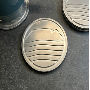 Ensemble de sous-verres métalliques en forme de fleurs, avec cinq découpes en forme de pétales et centre ouvert, disponible à prix de gros. - Product Image 3