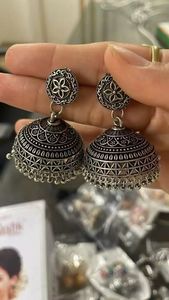 ต่างหูมินาคารีแบบอินเดียทำมือ งานแฮนด์เมดสไตล์ราชสถาน ของชำร่วยงานแต่งงาน เครื่องประดับสำหรับงานเมห์นดี ซานกีต ของขวัญเพื่อนเจ้าสาว ของชำร่วยงานปาร์ตี้ - Product Image 3