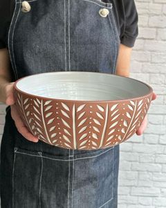 Bol en bois moderne à grain naturel, polyvalent pour salades, fruits et collations, élégant pour la décoration intérieure et une expérience culinaire raffinée - Product Image 3