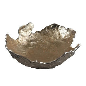 Cuenco de lujo hecho a mano de aluminio sostenible, inspirado en el arte tradicional indio, para servir frutos secos, ideal para regalos corporativos de Diwali. - Product Image 3