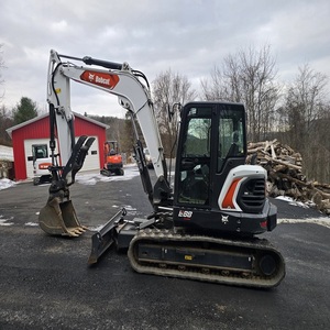 Bobcat E88 en venta, ideal para proyectos de excavación, nivelación y elevación de cargas pesadas, con pocas horas de operación. - Product Image 2