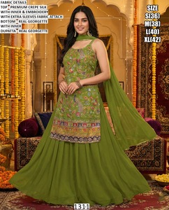 Conjunto Festivo Tradicional Bordado con Pavo Real Bandhani Mehreen en Crepé y Georgette para Mujer, Largo hasta el Suelo, para Todas las Temporadas - Product Image 1