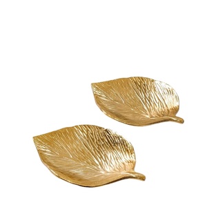 Cuenco para servir de aluminio fundido estilo hoja con cuerpo de metal duradero y cuenco profundo hecho a mano para presentaciones o almacenamiento gourmet - Product Image 1