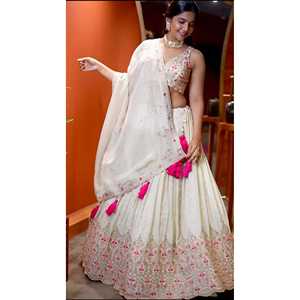 Lehenga choli ขนาด XL สวยพร้อมงานเย็บปักแบบหนักเต็มตัว - Product Image 1