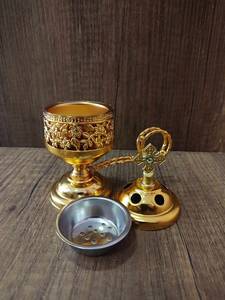 Quemador de incienso de metal para Bakhoor con cruz en la parte superior, hecho a mano en latón con cruz y tallado floral para uso religioso. - Product Image 2