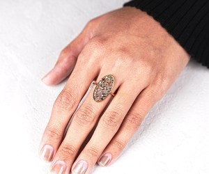 Nuevo Anillo Vintage de Oro Amarillo de 14k con Forma Ovalada, Anillo de Boda con Diamantes Salt & Pepper Rústicos para Ella, Om Gems - Product Image 5