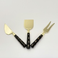 Ensemble de couverts à fromage élégants avec manche en résine noire plaqué or, design royal, pour table à manger