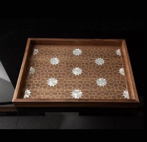 Bandeja árabe de madera inspirada en el Palacio Real con incrustaciones de nácar, bandeja decorativa hecha a mano. - Product Image 1