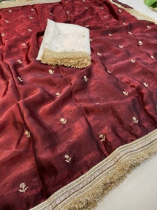 Sari en soie bordeaux avec broderie et bordure dorées pour les occasions de mariage, sari traditionnel pour femmes, longueur au sol - Product Image 5