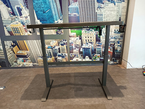 Bureau d'ordinateur à hauteur réglable, surface en bois, structure en métal, bureau électrique à hauteur variable - Product Image 4