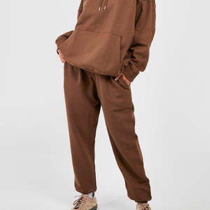 Ensemble de survêtement pour femme, style streetwear oversize, imprimé en relief, pour le fitness, le sport et le jogging, de la marque pakistanaise. - Product Image 3