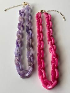 Collier à maillons épais en résine tendance pour femmes et filles - Product Image 2