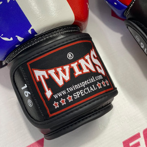 Guantes de Boxeo Muay Thai Twins con Estampado de Bandera FBGVL3-44TH, Cuero Vacuno Genuino, Correa para la Muñeca, Guantes de Entrenamiento y Sparring - Product Image 3