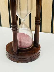 นาฬิกาทรายไม้ขนาด 5.75 นิ้ว พร้อมทรายสีชมพู |   นาฬิกาทรายตกแต่งโต๊ะงานวันเกิดลายกากบาทสไตล์เรียบง่าย - Product Image 3