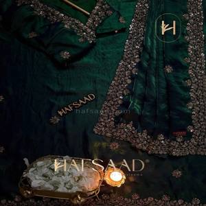 Sari VASTRA COTTAGE Pure Space de Terciopelo de Seda Brillante con Lentejuelas Bordadas a Mano, Sari de Diseño para Fiestas, Bodas y Eventos Festivos - Product Image 3