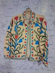 Blouson Bomber Matelassé en Coton Tricoté Brodé Suzani, Motif Floral Automne/Hiver, Vêtement d'extérieur Ethnique pour Femme avec Logo Frontal - Product Image 2