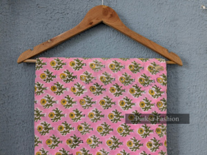 ผ้าพิมพ์ลายดอกไม้สีชมพูแบบแฮนด์บล็อก ขายเป็นหลา ผ้าฝ้ายแคมบริก 100% ลายพิมพ์จากเมืองชัยปุระ ประเทศอินเดีย เหมาะสำหรับชุดฤดูร้อนและการตัดเย็บ - Product Image 5