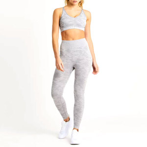 Ensemble de yoga premium pour l'entraînement et la gym, avec tissu doux au toucher et design respirant pour un usage quotidien et la remise en forme - Product Image 1