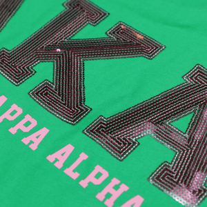 T-shirt décontracté à manches courtes en coton premium pour femme, avec patch à sequins verts, style sororité grecque - Product Image 3