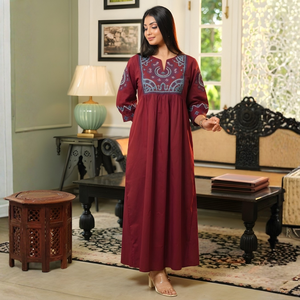 Elegante Vestido Midi de Satén de Algodón con Detalle Bordado - Product Image 2