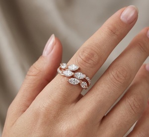 Anillo de Oro de 14K con Diamantes Cultivados en Laboratorio, Diseño de Racimo de Hojas Único, Anillo de Boda con Tallo Cruzado, Regalo para Ella - Product Image 6