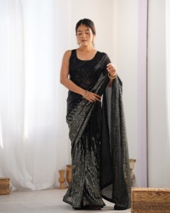 Sari en Georgette lourde, magnifiquement orné de sequins multicolores et d'imprimés noirs scintillants, idéal pour les fêtes et les mariages féminins - Product Image 1