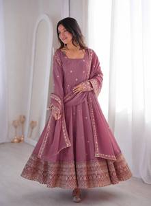 Traje Anarkali color malva para mujer, Salwar Kameez pakistaní con bordados elaborados, vestido largo con dupatta, para bodas y fiestas. - Product Image 2