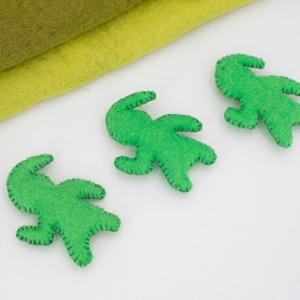 Decoraciones de Halloween de Fantasmas de Fieltro de Lana Verde Hechas a Mano para Uso en Interiores, Set de Regalo de Manualidades para Niños de Felt & Yarn - Product Image 4