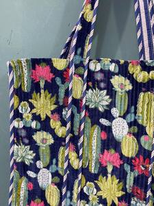 กระเป๋าโท้ทผ้าฝ้ายลายควิลท์แบบ Peacock หูหิ้วยาว สำหรับใช้ช้อปปิ้ง ท่องเที่ยว ไปทะเล ปิดด้วยซิป รับสั่งซื้อจำนวนมาก สำหรับผู้ส่งออก - Product Image 4