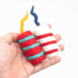 Juguete infantil de fieltro hecho a mano para el 4 de julio, con forma de petardo, para juego de simulación del Día de la Independencia, artesanía de lana de comercio justo, adorno. - Product Image 3