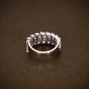 Anillo de eternidad de diamantes de corte marquesa de lujo en oro blanco, elegante anillo de boda para mujer, regalo de aniversario para ella. - Product Image 2
