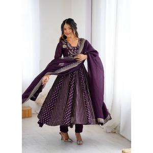 Magnifique robe Anarkali en polyester avec broderie et travail de sequins, taille XL, pour les occasions de mariage - Product Image 3