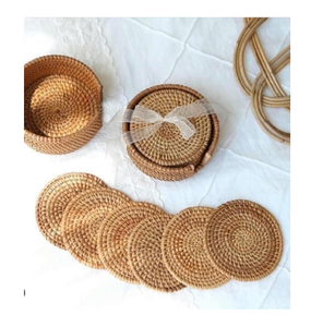 Derniers modèles de dessous-de-verre en rotin tressé faits à la main, créatifs et décoratifs, accessoires de table à prix abordable. - Product Image 1